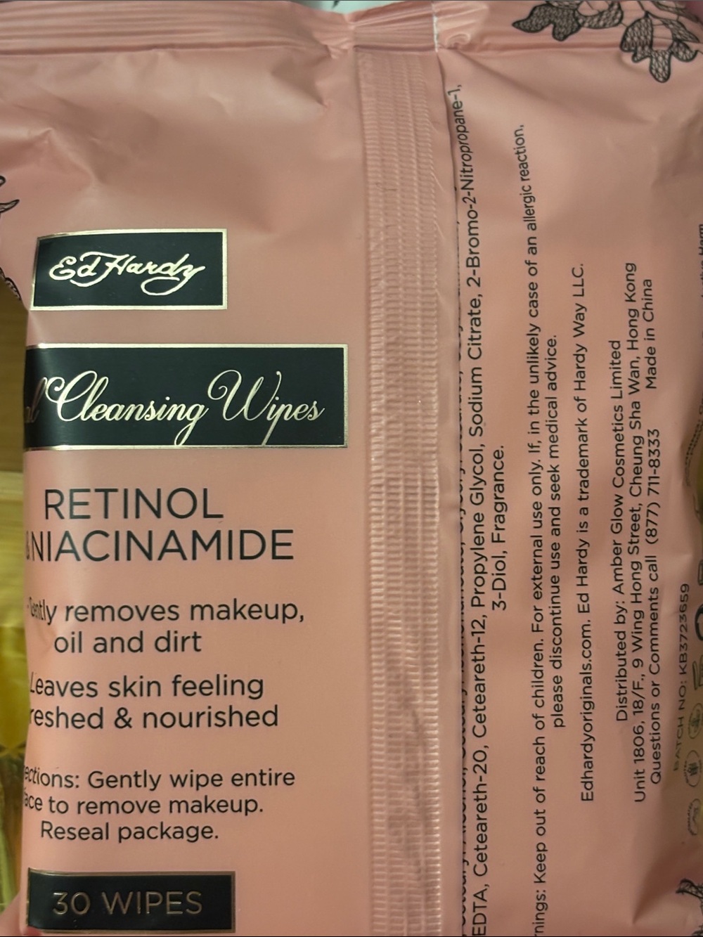 Ed Hardy Pink Retinol & Niacinamide Facial Cleansing Wipes - Floral Pack - Picture 3 of 3